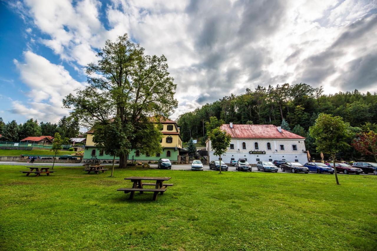Lovecký zámeček Buchlovice Esterno foto