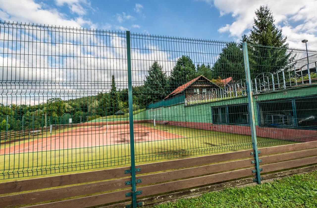 Lovecký zámeček Buchlovice Esterno foto