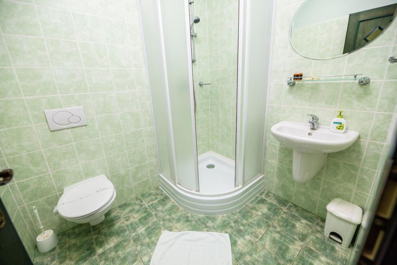 Lovecký zámeček Buchlovice Esterno foto