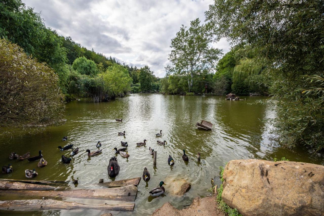 Lovecký zámeček Buchlovice Esterno foto